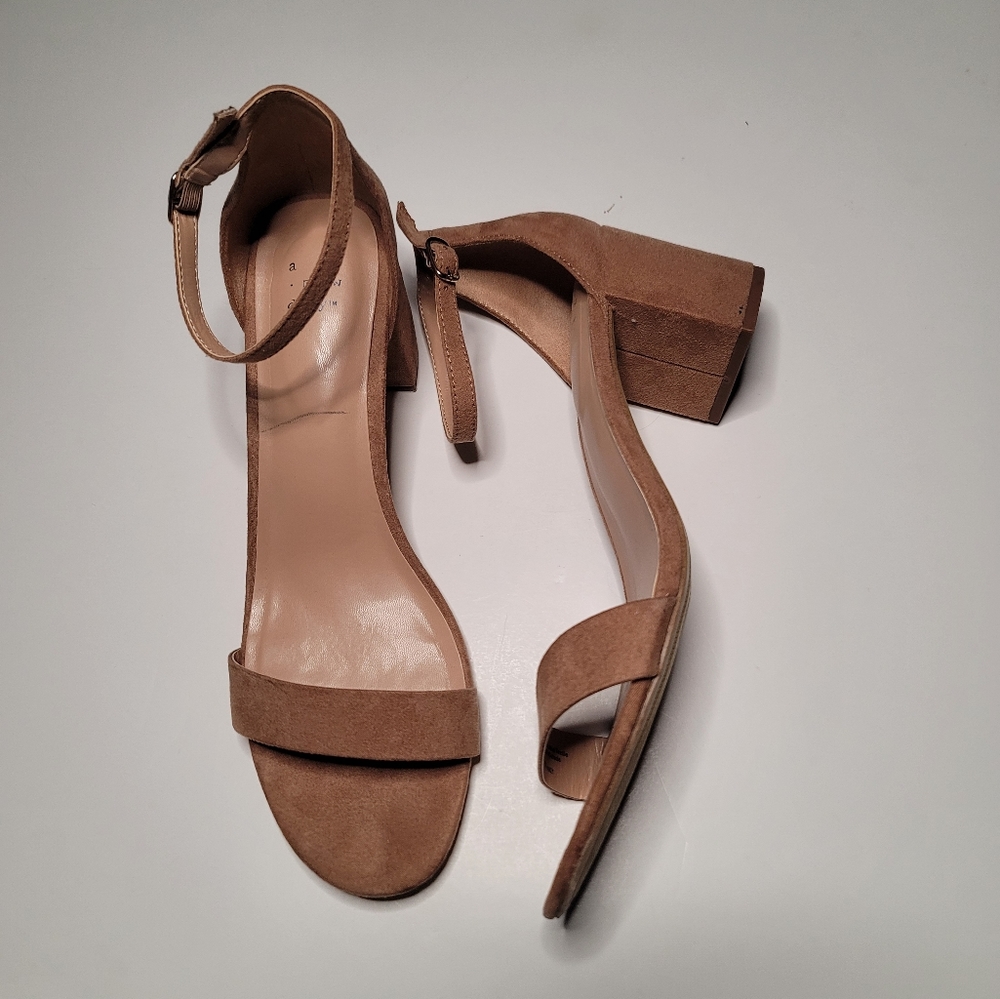 A New Day heels - Picture 3 of 4